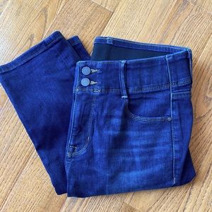 Like New! Apt 9 Tummy Control Jeans